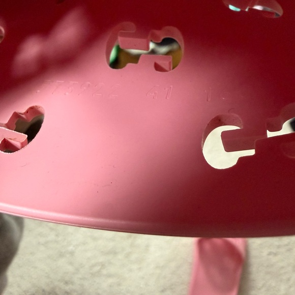 Gucci Embossed Pink Slides - Picture 3 of 10